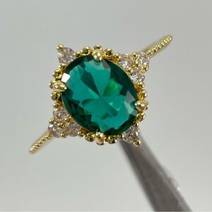 Beautiful Art Deco Vintage Look Oval Cut Green Emerald CZ Gold Tone Plated Ring